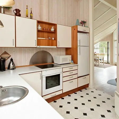 Holiday home Two-bedroom Holiday In 6 *