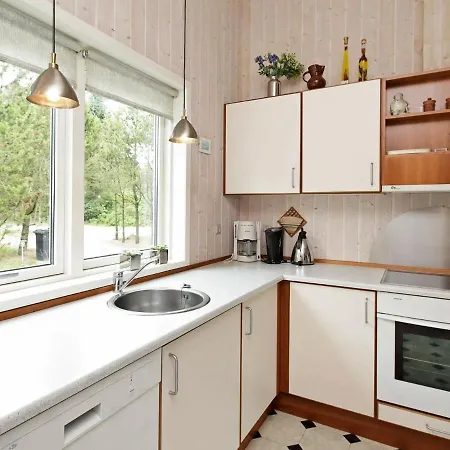 Two-bedroom Holiday In 6 Holiday home *